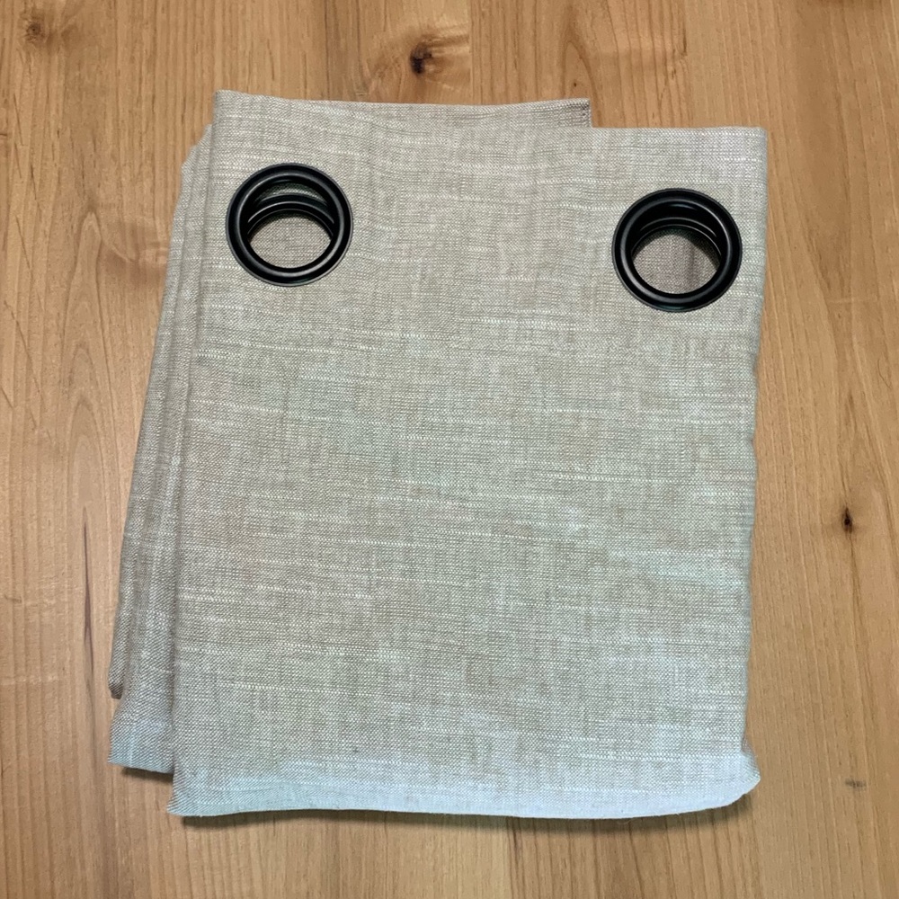 Pottery Barn • Emery linen cotton grommet drape•